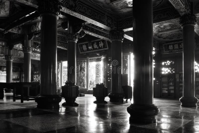 Tempelinnenraum des traditionellen Chinesen lizenzfreie stockfotografie Tempelinnenraum des traditionellen Chinesen lizenzfreie stockfotografie