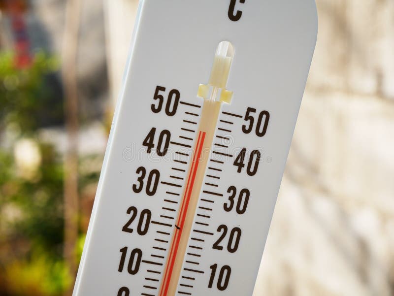 Temperatur för Closeuptermometervisning i celsiusa grader arkivbilder Temperatur för Closeuptermometervisning i celsiusa grader arkivbilder