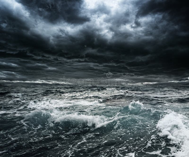 Tempesta sopra l'oceano