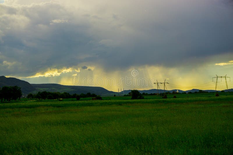 Tempestade do por do sol foto de stock royalty free Tempestade do por do sol foto de stock royalty free
