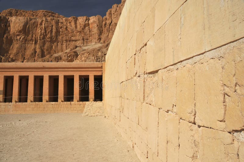 Tempiale della regina Hatshepsut fotografie stock libere da diritti Tempiale della regina Hatshepsut fotografie stock libere da diritti