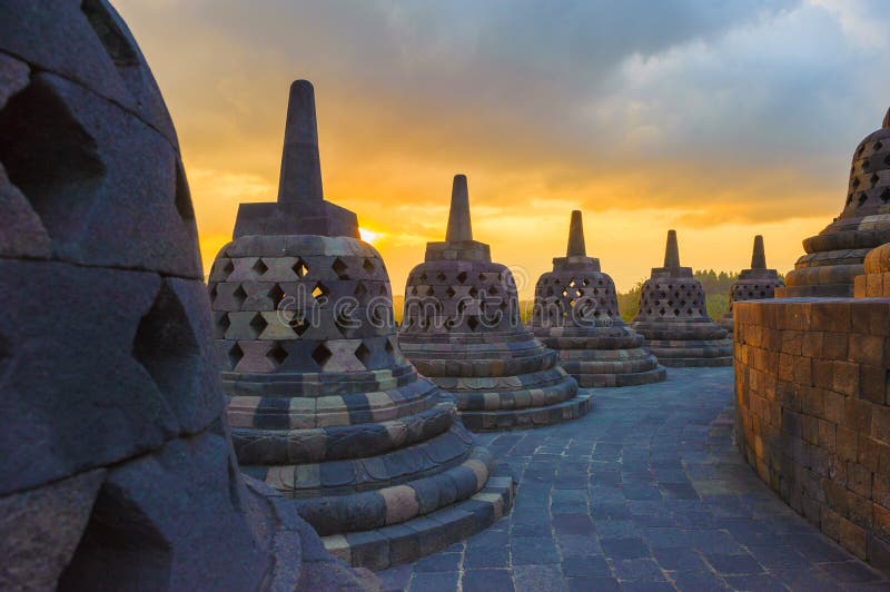 Tempio ad alba, Java, Indonesia di Borobudur