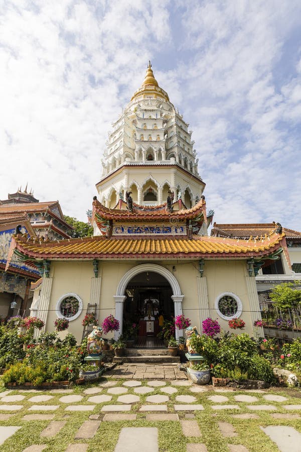 Tempio buddista Kek Lok Si con la pagoda a Penang, Malesia fotografie stock Tempio buddista Kek Lok Si con la pagoda a Penang, Malesia fotografie stock