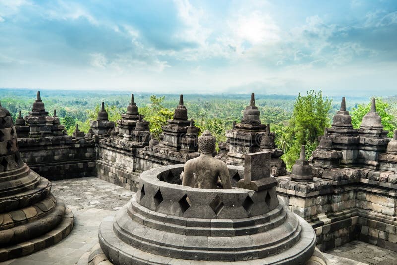 Tempio di Borobudur con meditare la statua di Buddha Java, Indonesia fotografie stock libere da diritti