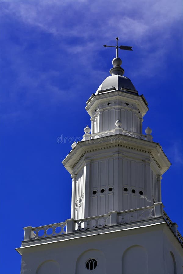 Tempio mormonico della st George Utah LDS nel primo mattino immagine stock libera da diritti Tempio mormonico della st George Utah LDS nel primo mattino immagine stock libera da diritti