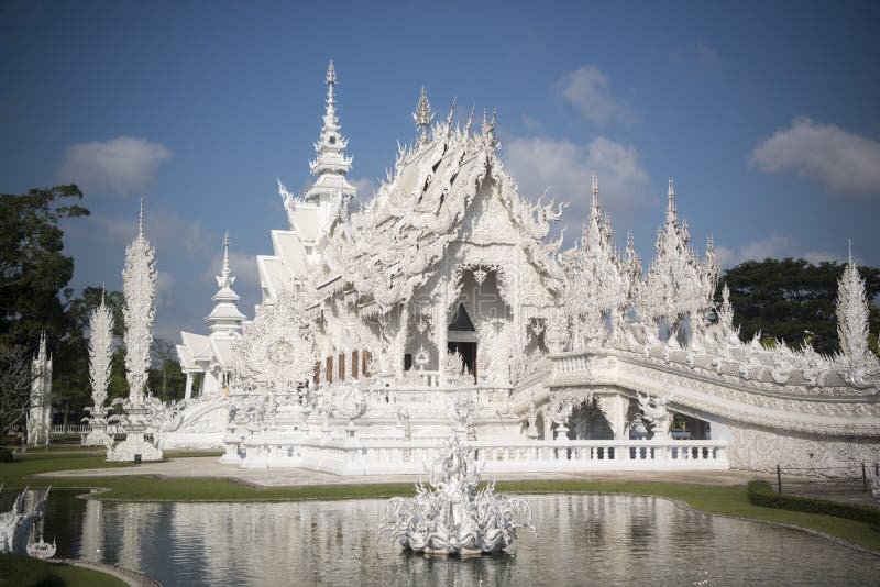 TEMPLE DE BLANC DE LA THAÏLANDE CHIANG RAI WAT RONG KHUN photos libres de droits