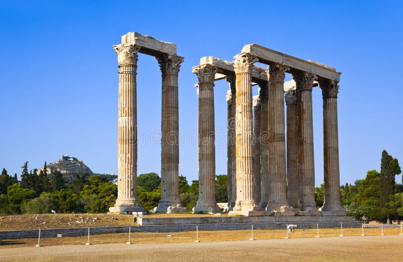 Temple de colline de Zeus et de Lycabettus à Athènes photo stock Temple de colline de Zeus et de Lycabettus à Athènes photo stock