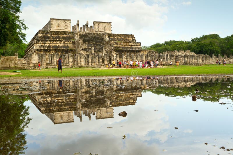 Temple des guerriers dans Chichen Itza image stock Temple des guerriers dans Chichen Itza image stock
