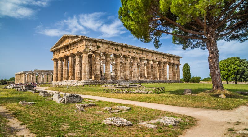 Chrám Hera na slávny Paestum Archeologické Svetového Dedičstva UNESCO, ktorý obsahuje niektoré z najviac dobre zachovaných antických gréckych chrámov na svete, Provincie Salerno, Campania, Taliansko.