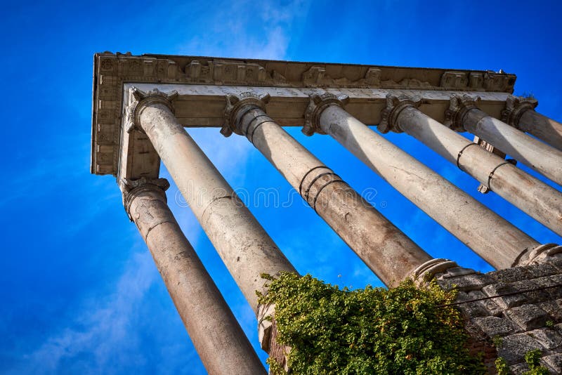 Temple of Saturn Palatine Hill Roma Italy arkivfoton Temple of Saturn Palatine Hill Roma Italy arkivfoton