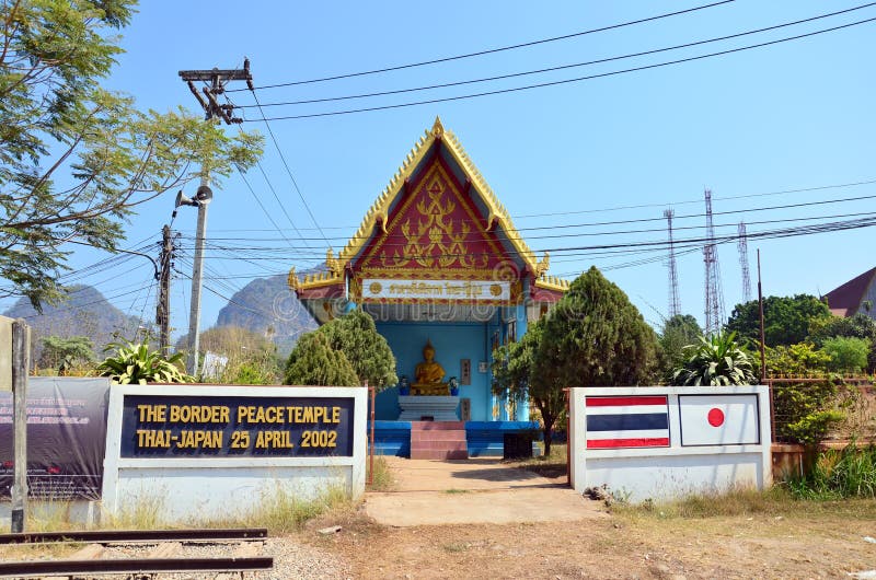 Temple thaïlandais de paix de frontière thaïlandais - le Japon au passage de trois pagodas image libre de droits Temple thaïlandais de paix de frontière thaïlandais - le Japon au passage de trois pagodas image libre de droits