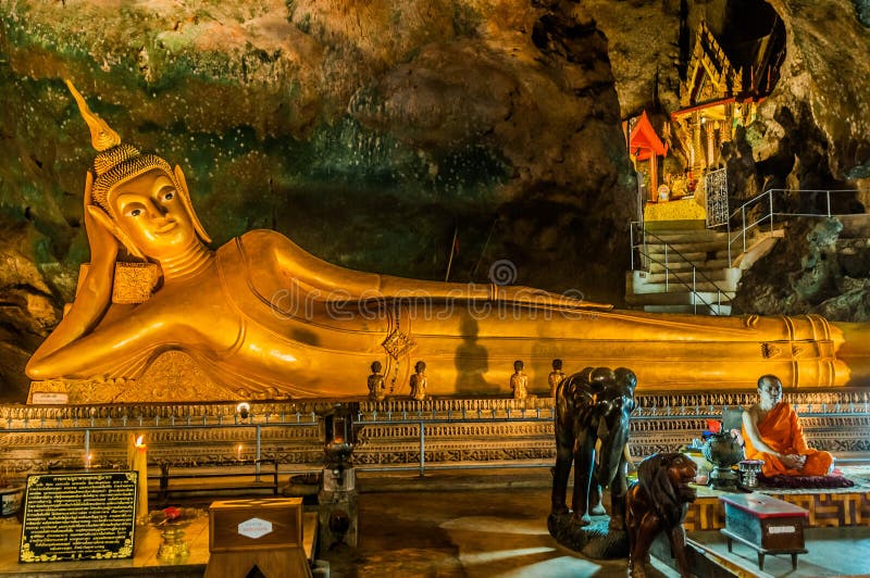 Temple étendu Phuket Thaïlande de suwankuha de Bouddha photos stock Temple étendu Phuket Thaïlande de suwankuha de Bouddha photos stock