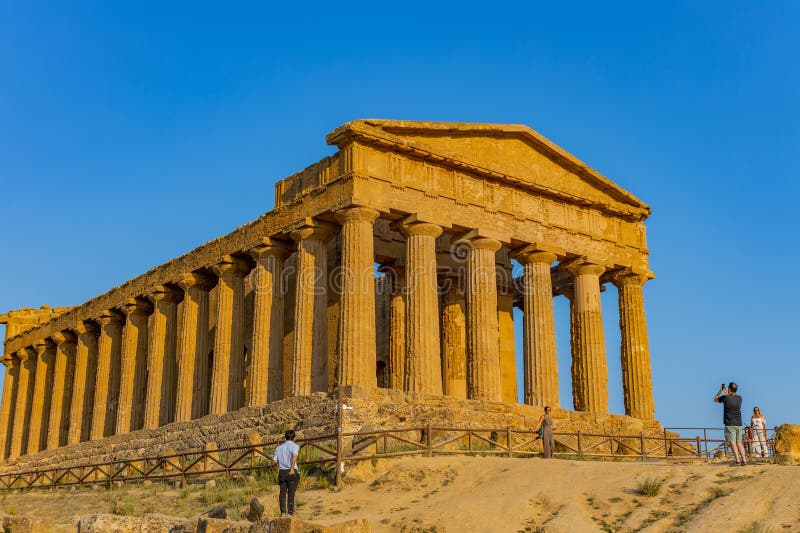 Templo antigo da Concórdia em Agrigento foto de stock royalty free