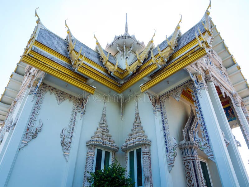 Templo branco bonito de Bhuddhist imagem de stock Templo branco bonito de Bhuddhist imagem de stock