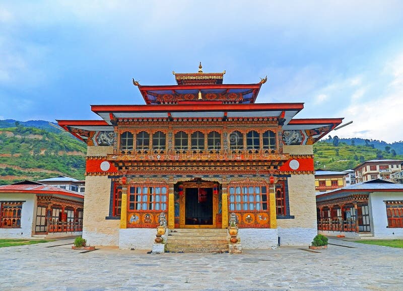 Templo budista butanês em Paro, Butão