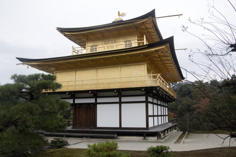 Templo budista Rokuon-ji el Pabellón Dorado, Kinkakuji en Kioto, Japón fotografía de archivo Templo budista Rokuon-ji el Pabellón Dorado, Kinkakuji en Kioto, Japón fotografía de archivo