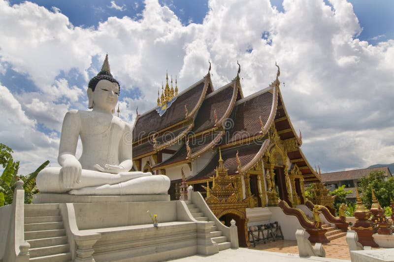 Templo budista tailandés en Chiang Mai