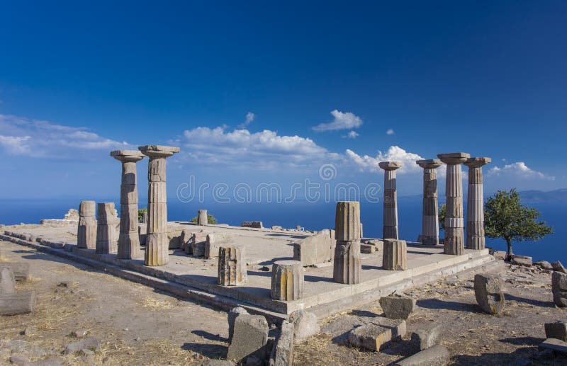 Réplica De Cavalo De Troia No Sítio Arqueológico De Troia Na Turquia De  Canakkale Foto Editorial - Imagem de agamemnon, desonestidade: 232299866