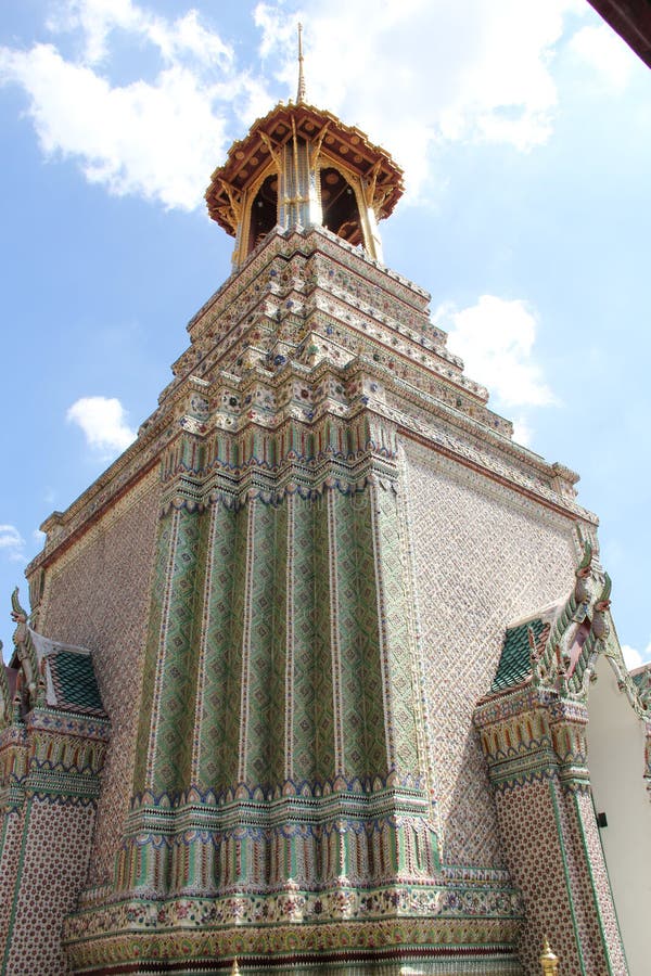 Templo de Bangkok, Tailandia. El palacio magnífico dentro, Bangkok, Tailandia Octubre de 2013
