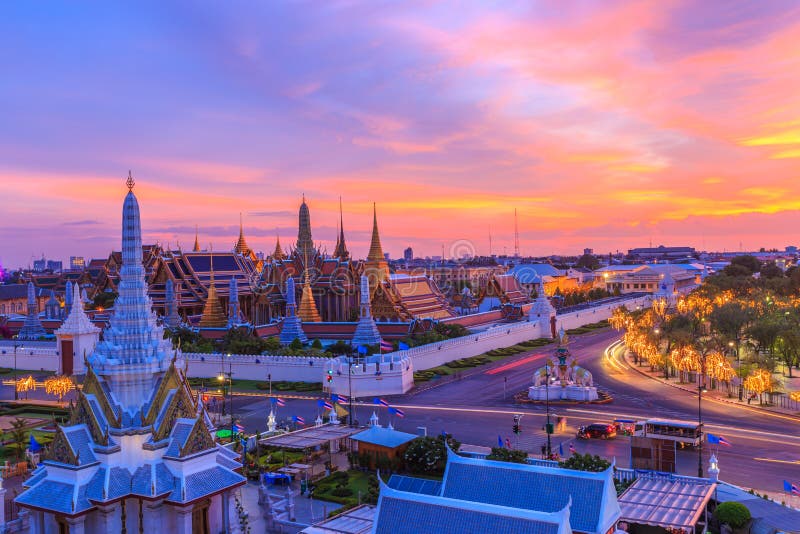 Templo de Emerald Buddha o de Wat Phra Kaew, palacio magnífico, Bangkok, Tailandia