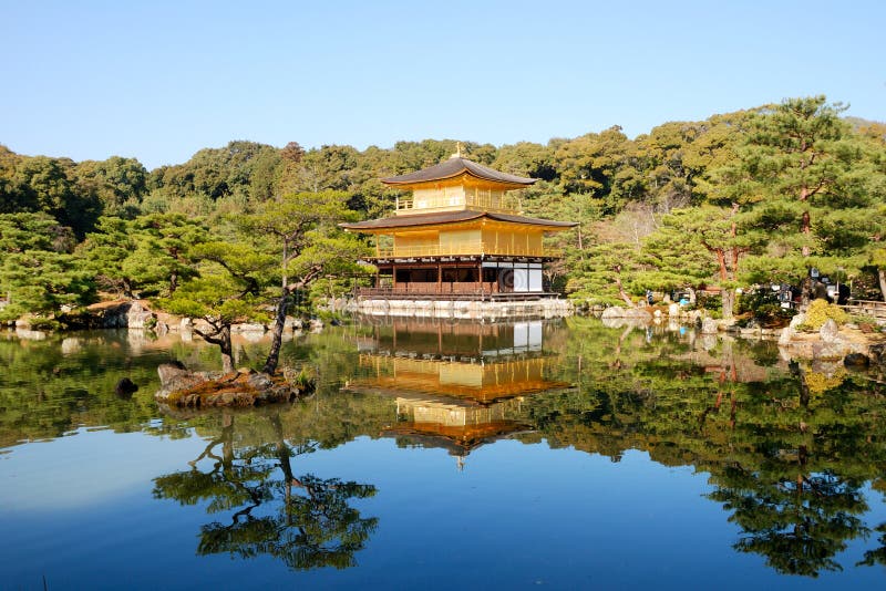 Templo de Kinkakuji ou Pavillion dourado em Kyoto foto de stock royalty free Templo de Kinkakuji ou Pavillion dourado em Kyoto foto de stock royalty free