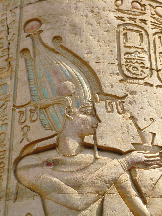 Templo de Kom Ombo, Egito: relevo do Faraó fotografia de stock