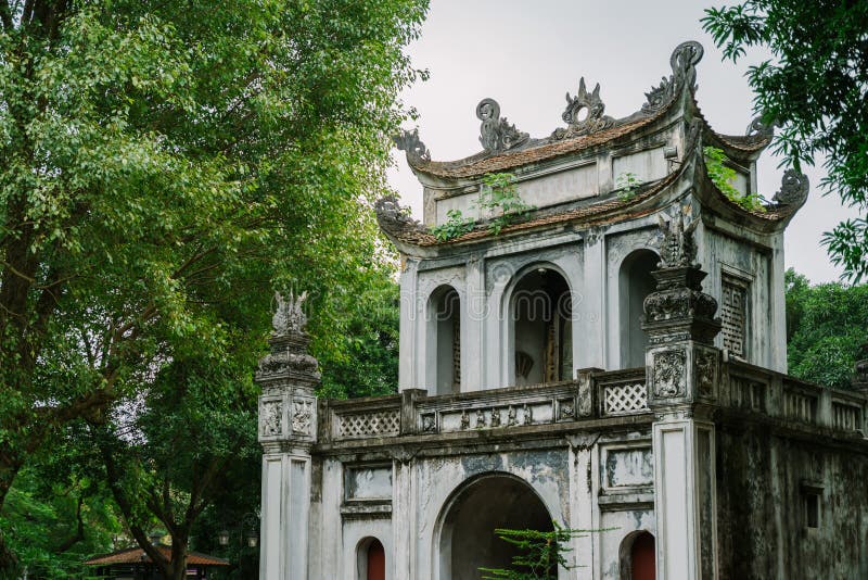Templo de la literatura en la ciudad de Hanoi, Vietnam imágenes de archivo libres de regalías Templo de la literatura en la ciudad de Hanoi, Vietnam imágenes de archivo libres de regalías