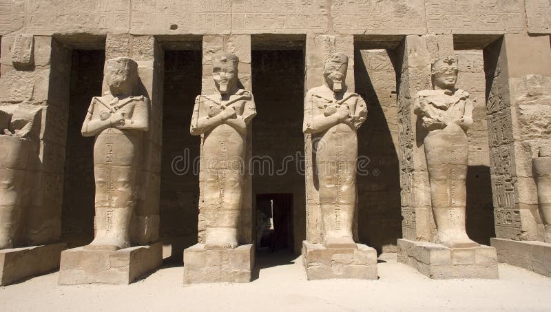 Templo de las estatuas de Karnak de Egipto antiguo imágenes de archivo libres de regalías Templo de las estatuas de Karnak de Egipto antiguo imágenes de archivo libres de regalías
