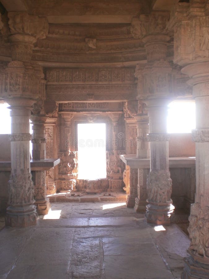 Templo del bahu de Saas (templo de Sahastrabahu) imágenes de archivo libres de regalías Templo del bahu de Saas (templo de Sahastrabahu) imágenes de archivo libres de regalías