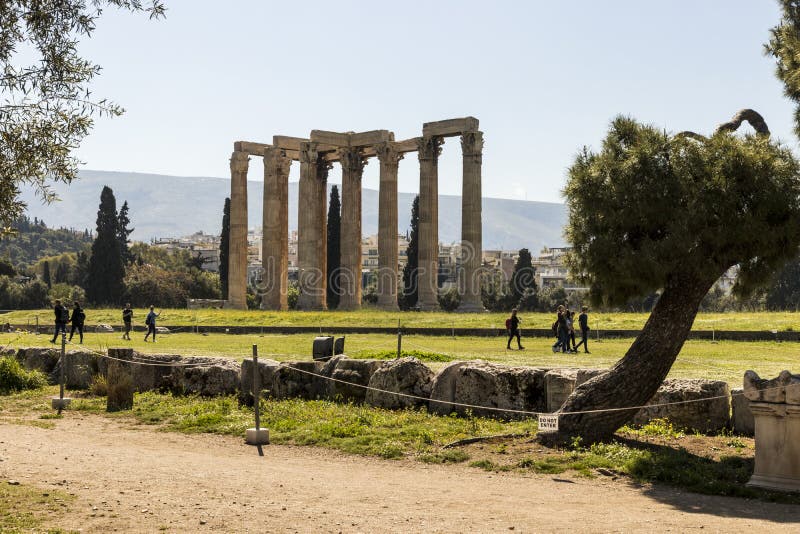 Templo del Zeus ol?mpico, Atenas, Grecia fotografía de archivo libre de regalías Templo del Zeus ol?mpico, Atenas, Grecia fotografía de archivo libre de regalías