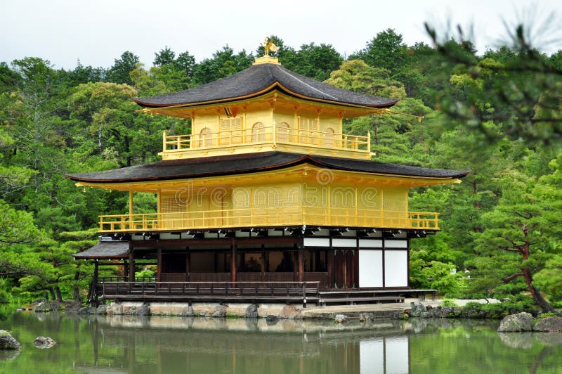 Templo Do Pavilhao Dourado Kyoto Imagem De Stock Imagem De Parque Bonito