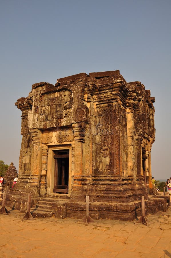 Templo en el top de Phnom Bakheng, Angkor imagen de archivo Templo en el top de Phnom Bakheng, Angkor imagen de archivo