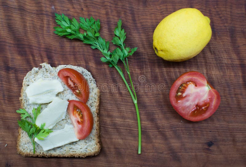 Tempo da refeição matinal: alimento saudável e saboroso imagens de stock Tempo da refeição matinal: alimento saudável e saboroso imagens de stock