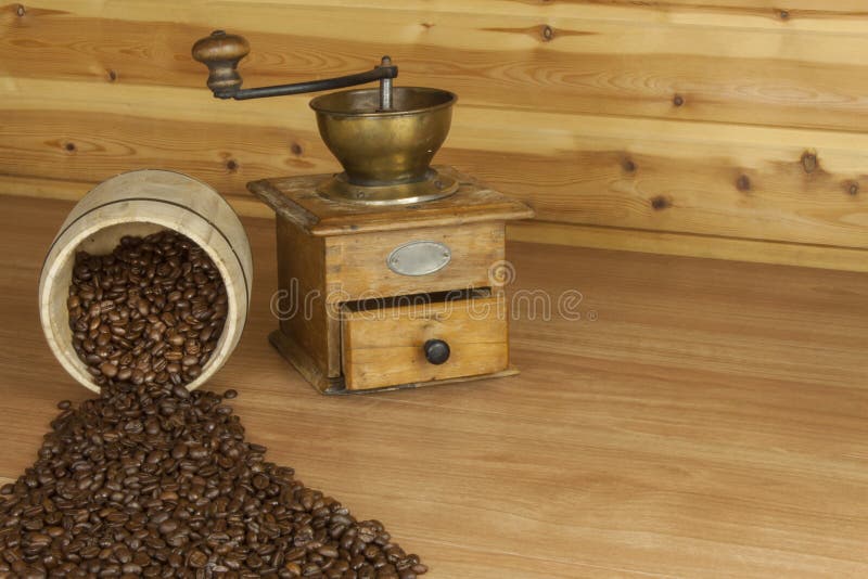 Tempo per un buon caffè aromatico caffè e giornale su una tabella di ... Giornali per la casa