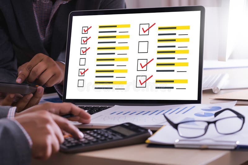Temps en ligne d'évaluation de commentaires pour l'évaluation d'inspection d'examen photo stock Temps en ligne d'évaluation de commentaires pour l'évaluation d'inspection d'examen photo stock