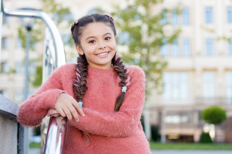 Temps libre et loisirs Fond urbain de fille Activit?s pour des adolescents vacances et loisirs ?v?nements de week-end pour des en photo libre de droits Temps libre et loisirs Fond urbain de fille Activit?s pour des adolescents vacances et loisirs ?v?nements de week-end pour des en photo libre de droits