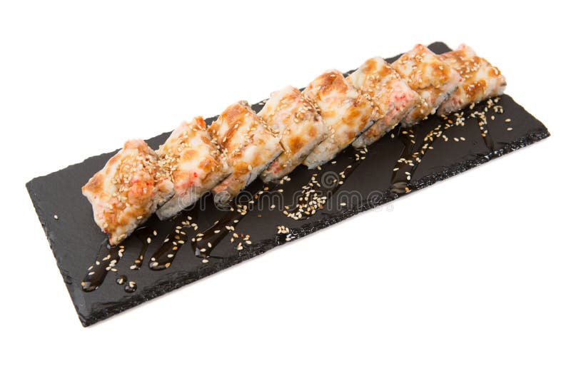 Tempura Maki Sushi - tiefer Fried Roll nach innen gemacht vom frischen rohen Lachs-, Avocado-und Frischkäse Heiße gebratene Sushi stockfotos Tempura Maki Sushi - tiefer Fried Roll nach innen gemacht vom frischen rohen Lachs-, Avocado-und Frischkäse Heiße gebratene Sushi stockfotos