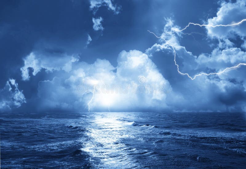 Tempête avec des foudres photographie stock Tempête avec des foudres photographie stock
