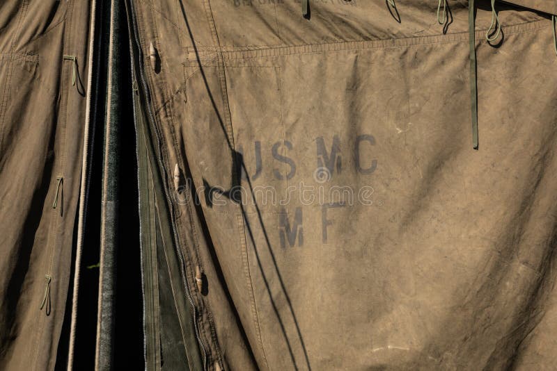 Tenda militare verde con il USMC immagine stock libera da diritti Tenda militare verde con il USMC immagine stock libera da diritti