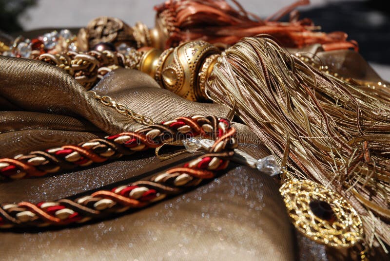 Tende con gli ornamenti immagini stock Tende con gli ornamenti immagini stock