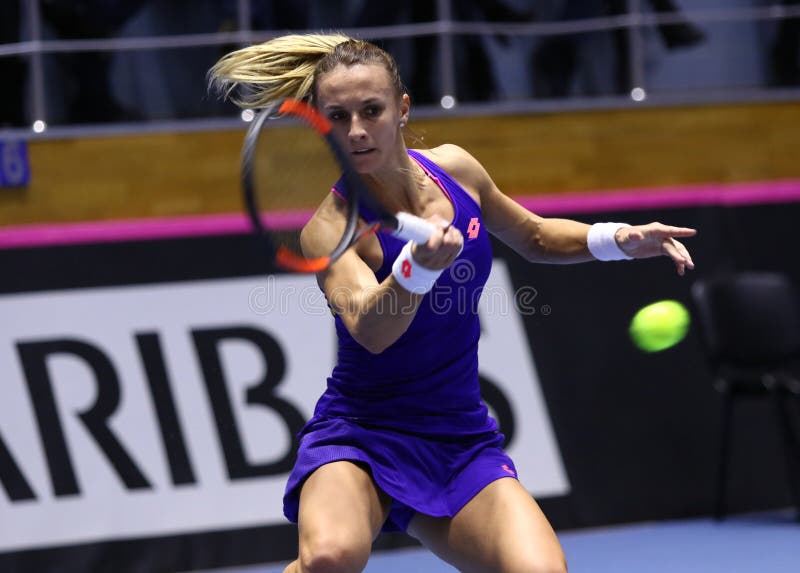 Tennis de FedCup : Australie de l'Ukraine v à Kharkiv, Ukraine images stock Tennis de FedCup : Australie de l'Ukraine v à Kharkiv, Ukraine images stock