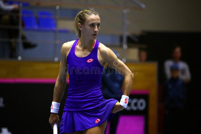 Tennis de FedCup : Australie de l'Ukraine v à Kharkiv, Ukraine images stock Tennis de FedCup : Australie de l'Ukraine v à Kharkiv, Ukraine images stock