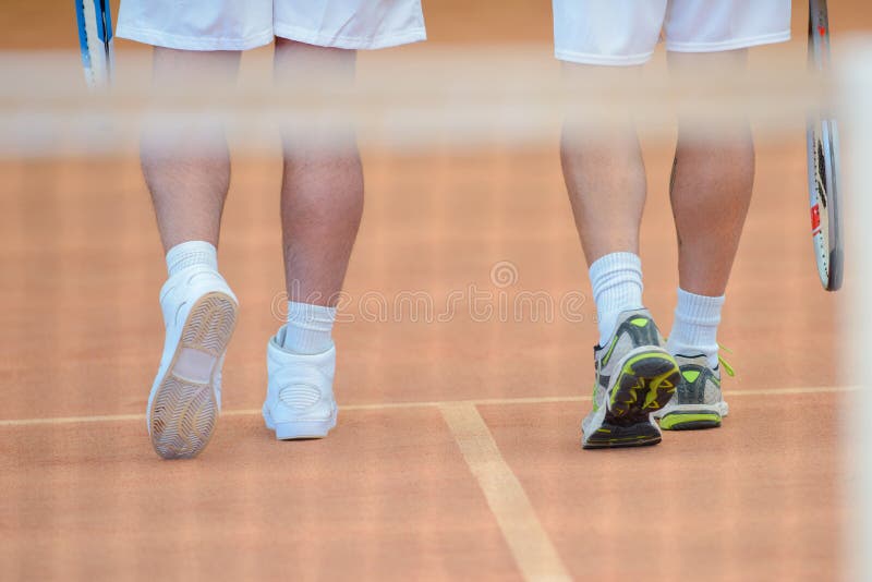 Tennisspelers die weggaan stock fotografie Tennisspelers die weggaan stock fotografie
