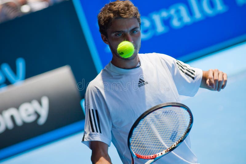 Tennisspieler Gilles Simon lizenzfreie stockfotografie Tennisspieler Gilles Simon lizenzfreie stockfotografie