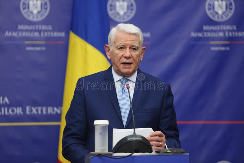 Teodor Viorel Melescanu, Roemeense Minister van Buitenlandse zaken royalty-vrije stock fotografie Teodor Viorel Melescanu, Roemeense Minister van Buitenlandse zaken royalty-vrije stock fotografie
