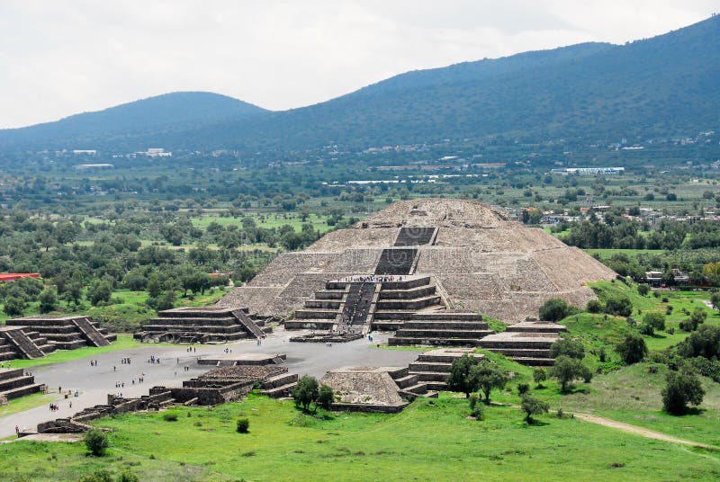 Teotihuacan, piramide della luna immagine stock libera da diritti Teotihuacan, piramide della luna immagine stock libera da diritti