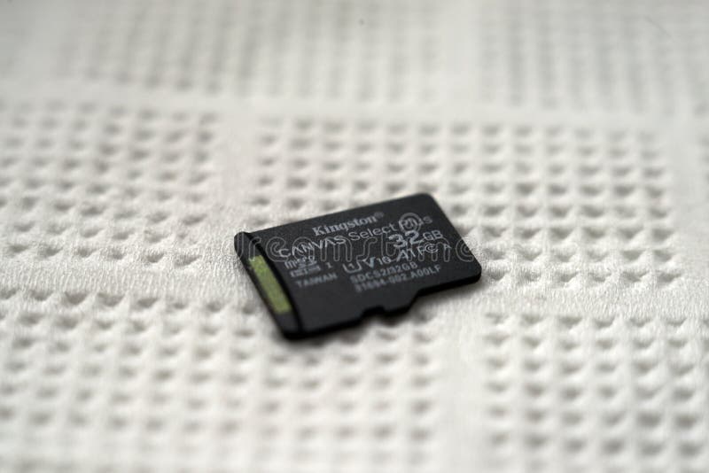 Teplyk, Ukraine May 20, 2022 Kingston Technology 32 GB Canvas Select