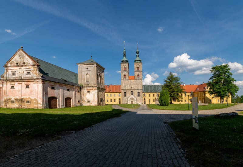 Klášter a opatství, v, je klášter z kanovníci v nejblíže slavný český lázně v západní z český, evropa.
