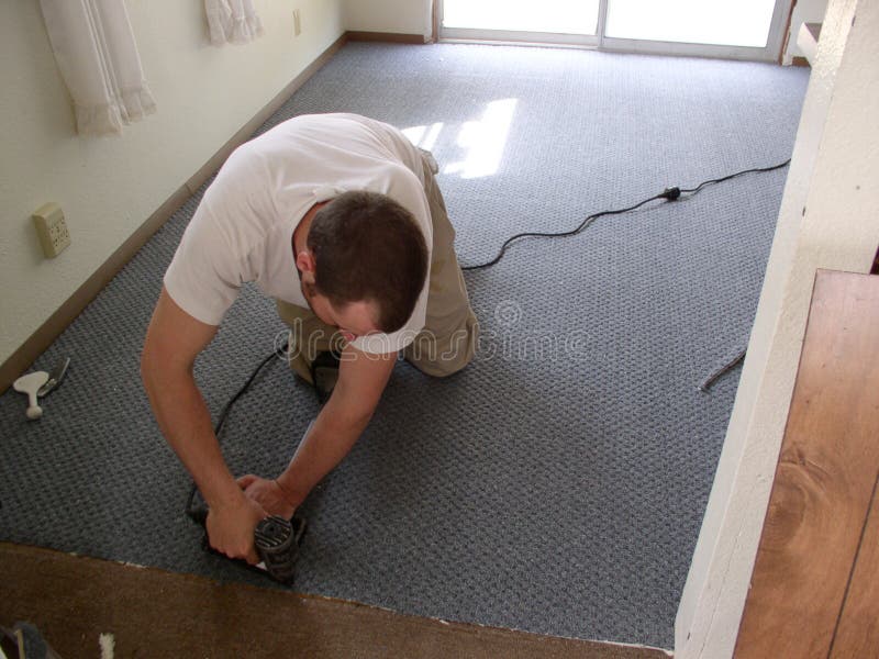 Teppichinstallateur lizenzfreies stockbild Teppichinstallateur lizenzfreies stockbild
