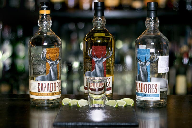 Tequila Cazadores in een fles royalty-vrije stock foto's Tequila Cazadores in een fles royalty-vrije stock foto's